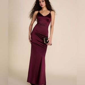 Elegant Burgundy Open-Back Satin Gown with Train – Size XXS